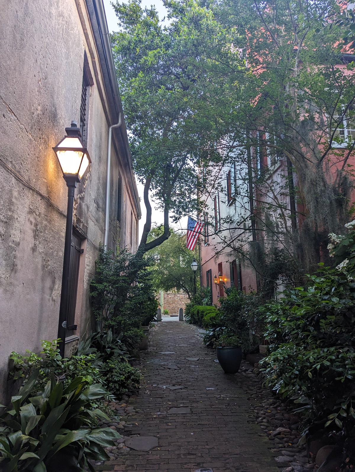 Alleyway on the Pirates, Patriots & Prohibition Tour, Charleston, South Carolina