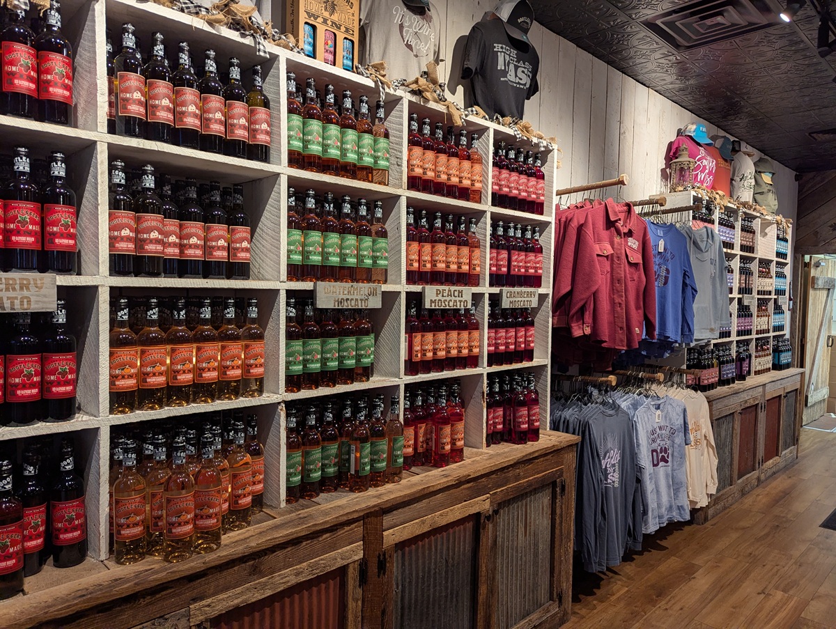 Where to Drink in Pigeon Forge: Tasting Rooms & Fun Drinks